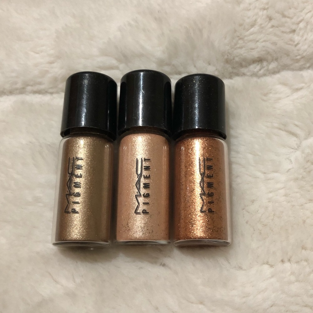 M•A•C PIGMENT
